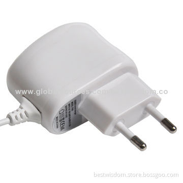 Accessory for iPhone 5/5S, with 1/2A Output, 100-240V AC/50-60Hz Input Voltages